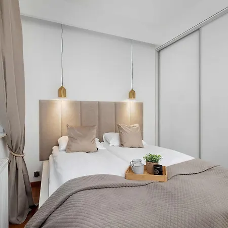 Modern With Desk And Balcony By Renters Apartament *