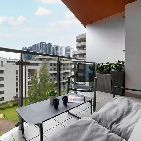 Lejlighed Modern With Desk And Balcony By Renters Kraków