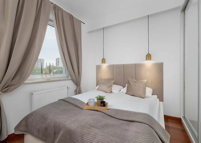 Apartment Modern With Desk And Balcony By Renters *