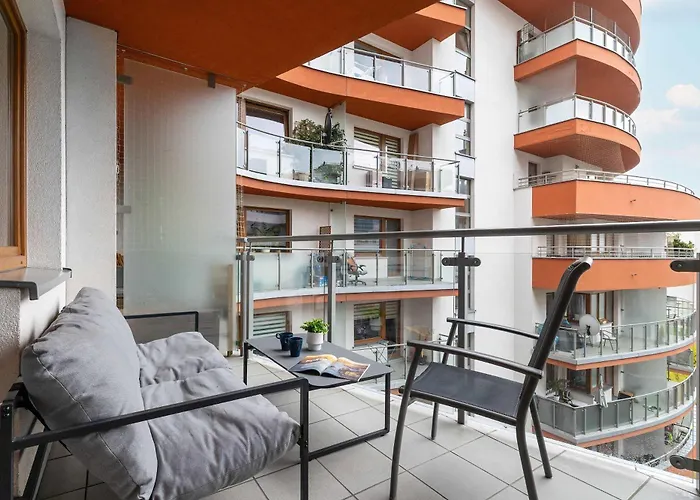 Apartment Modern With Desk And Balcony By Renters