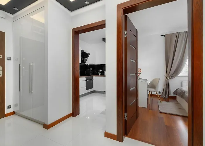 Modern With Desk And Balcony By Renters * Krakau