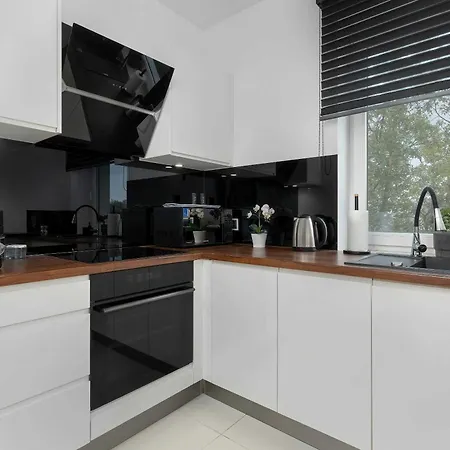 Modern With Desk And Balcony By Renters