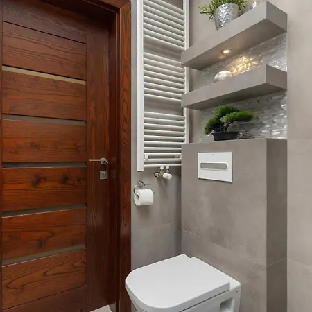 Apartmán Modern With Desk And Balcony By Renters *