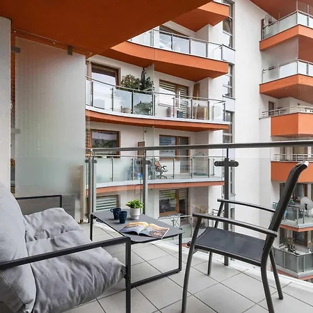 Апартаменты Modern With Desk And Balcony By Renters